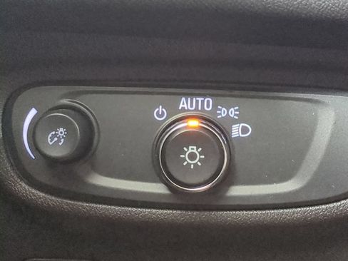 Used 2024 GMC Terrain SLE FWD image 28