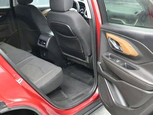 Used 2019 GMC Terrain SLE w/ Driver Convenience Package image 10