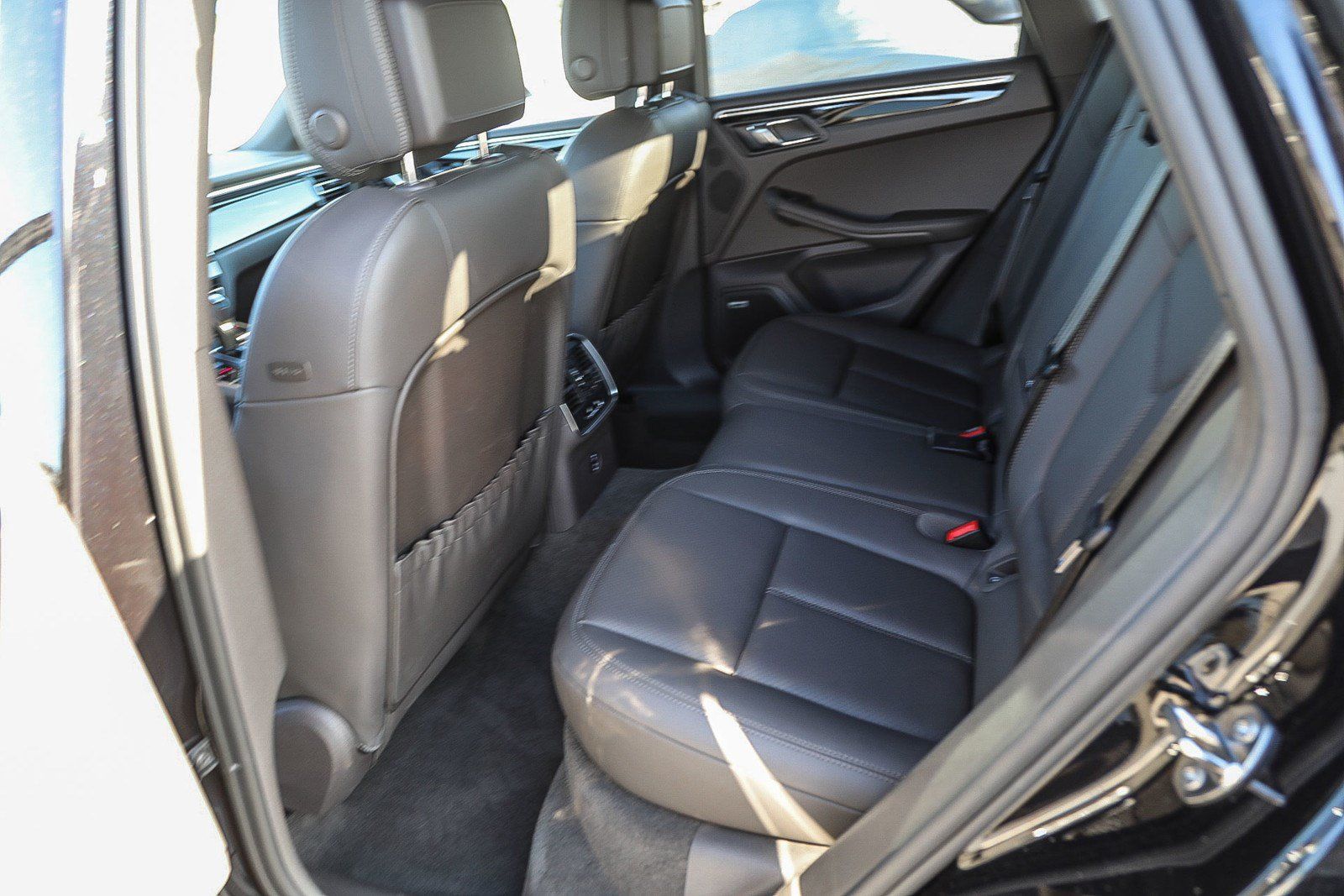 Used 2022 Porsche Macan S AWD/4WD image 13
