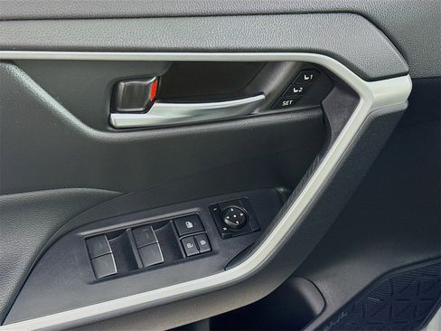 Certified 2022 Toyota RAV4 XLE Premium image 15