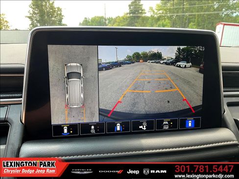 Used 2021 GMC Yukon SLT w/ SLT Premium Package AWD/4WD image 14