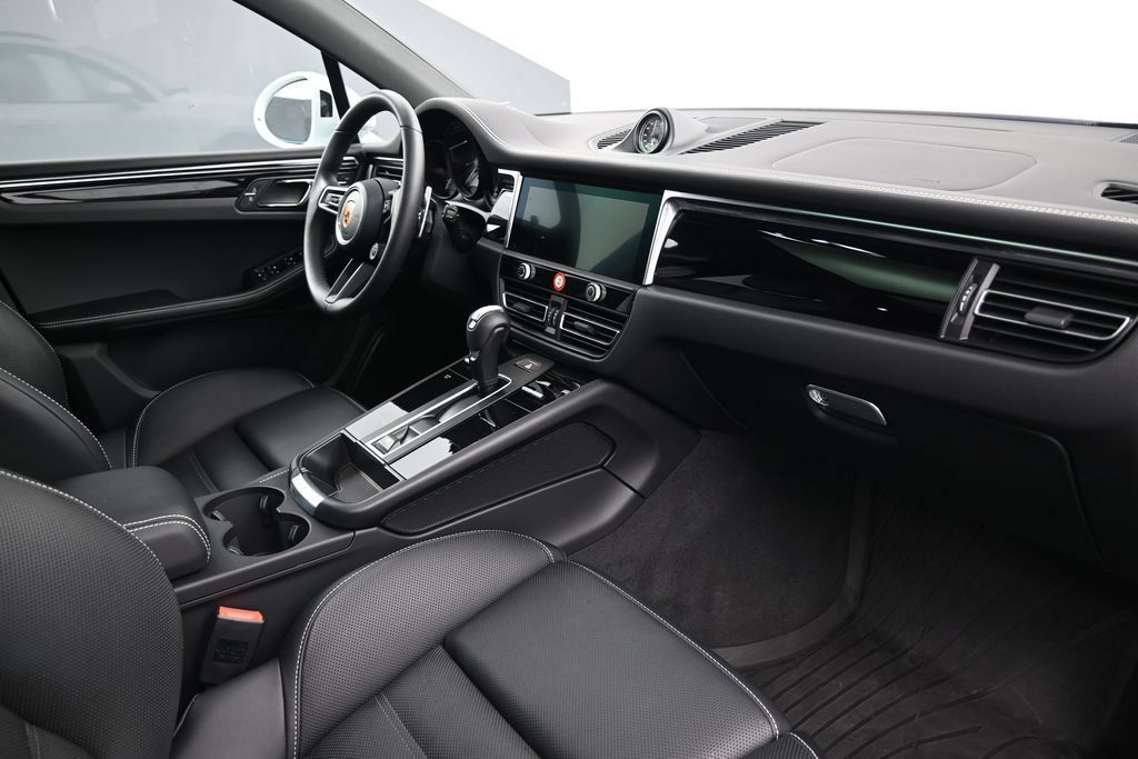 Certified 2026 Porsche Macan S AWD/4WD image 14