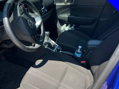 Used 2024 Hyundai Venue SEL FWD image 8
