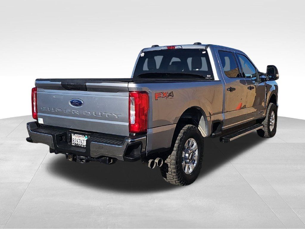 Used 2023 Ford F250 XLT w/ FX4 Off-Road Package AWD/4WD image 3