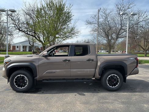 New 2026 Toyota Tacoma TRD Off-Road w/ TRD Off Road Upgrade Package AWD/4WD image 6
