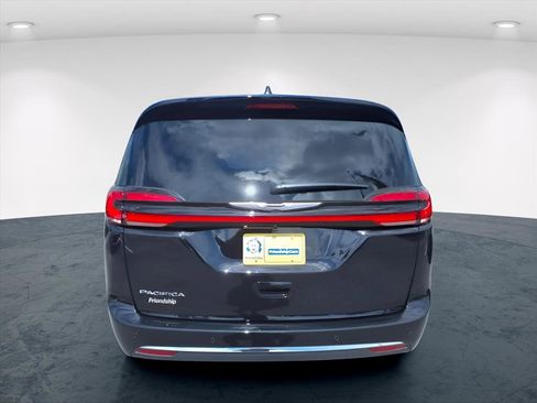 New 2026 Chrysler Pacifica Select image 7