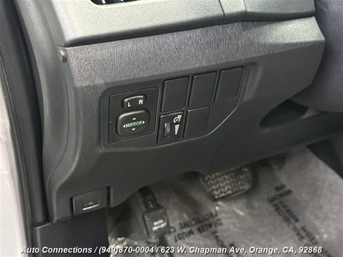 Used 2013 Toyota Prius Two image 19