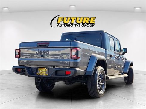 Used 2021 Jeep Gladiator Sport image 4