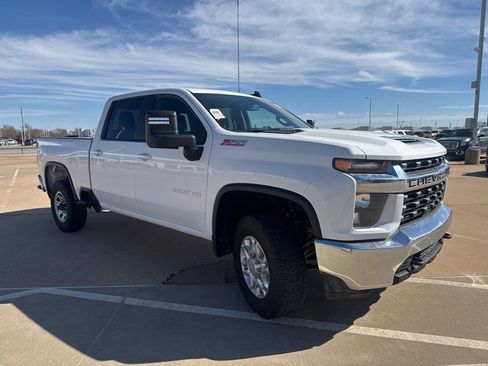Used 2023 Chevrolet Silverado 2500 LT image 9