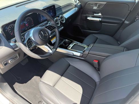 Used 2026 Mercedes-Benz GLB 250 image 11