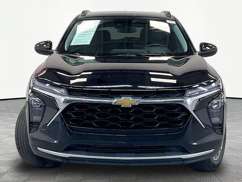 Used 2024 Chevrolet Trax LT w/ Driver Confidence Package FWD image 2