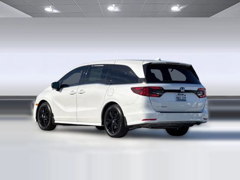 Used 2024 Honda Odyssey Sport image 3