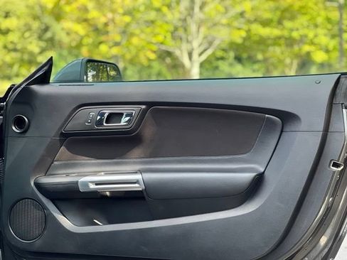 Used 2017 Ford Mustang GT w/ Black Accent Package RWD image 20