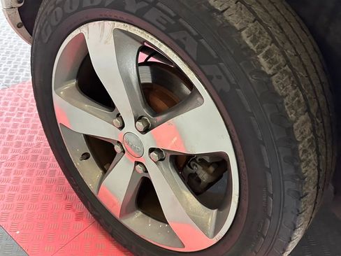 Used 2014 Jeep Grand Cherokee Overland w/ Advanced Technology Group image 40