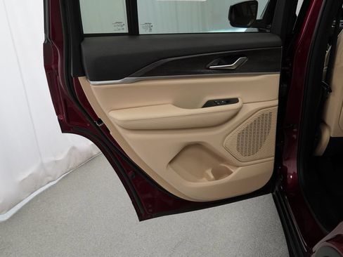 Certified 2025 Jeep Grand Cherokee Limited AWD/4WD image 44