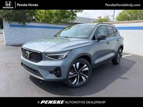 Used 2023 Volvo XC40 B5 Plus w/ Driver Assist Package AWD/4WD image 1