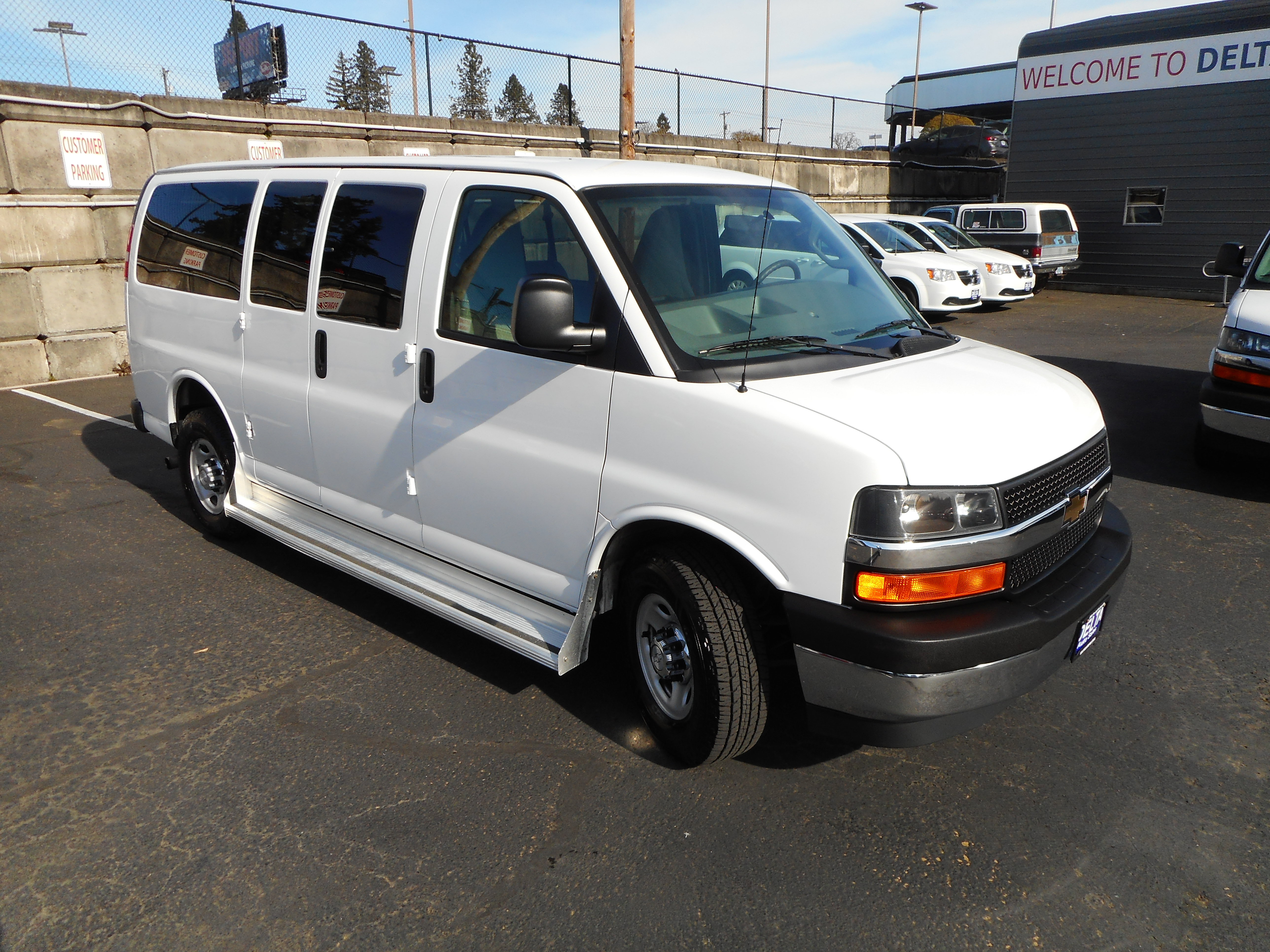 Used 2017 Chevrolet Express 3500 LT w/ LT Preferred Equipment Group RWD image 6