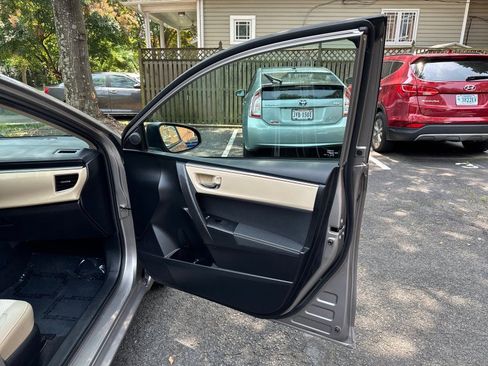 Used 2014 Toyota Corolla LE FWD image 11