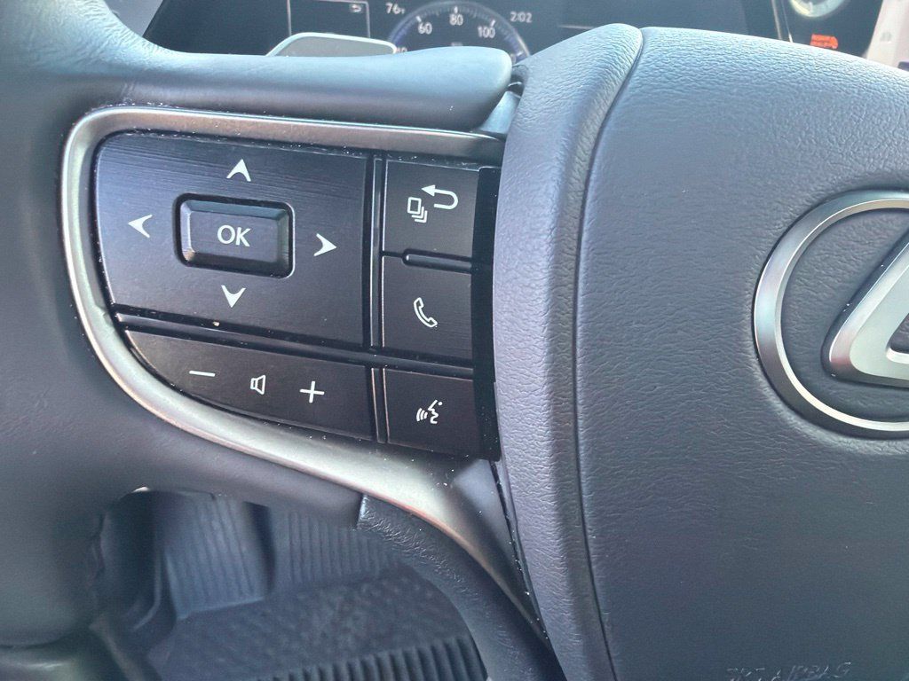 Used 2025 Lexus ES 300h Ultra Luxury FWD image 16