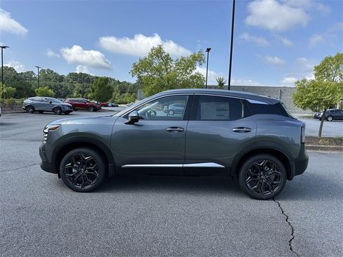 New 2025 Nissan Kicks SR image 5