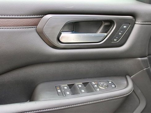 New 2025 Nissan Armada SL w/ Captain's Chari Seat Package image 12