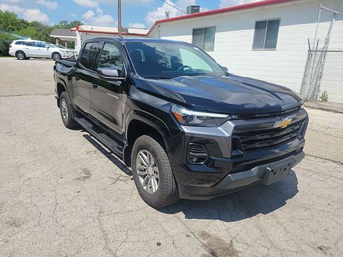 Used 2024 Chevrolet Colorado LT w/ LT Convenience Package III AWD/4WD image 2
