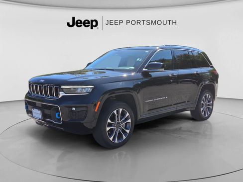 Used 2023 Jeep Grand Cherokee Overland AWD/4WD image 3