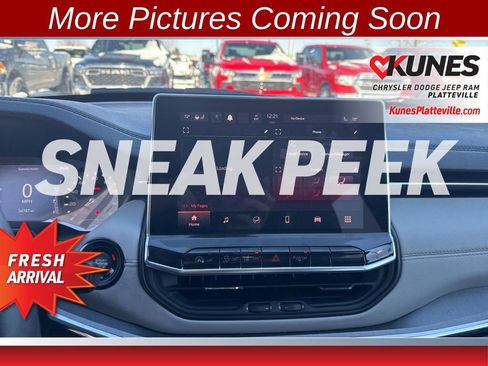 Used 2023 Jeep Compass Limited image 16
