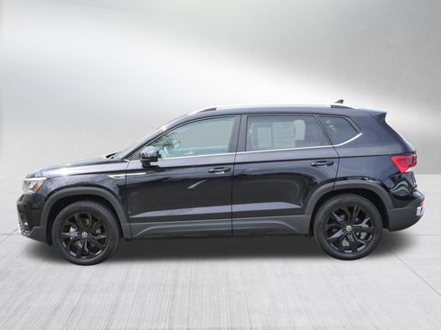 Certified 2023 Volkswagen Taos SE w/ Panoramic Sunroof Package AWD/4WD image 4