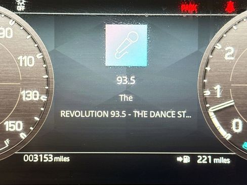 Used 2025 Land Rover Defender 110 X-Dynamic SE image 11