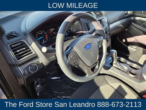 Certified 2019 Ford Explorer XLT image 3