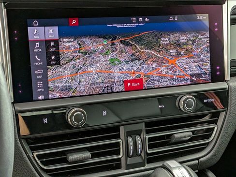 Certified 2025 Porsche Macan S AWD/4WD image 17