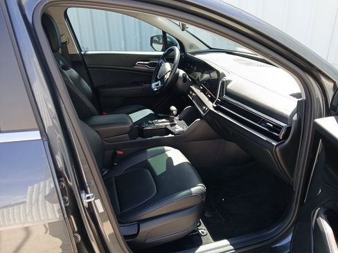 Used 2023 Kia Sportage EX image 16