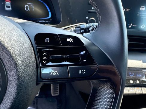 Certified 2025 Hyundai Elantra Sport FWD image 18