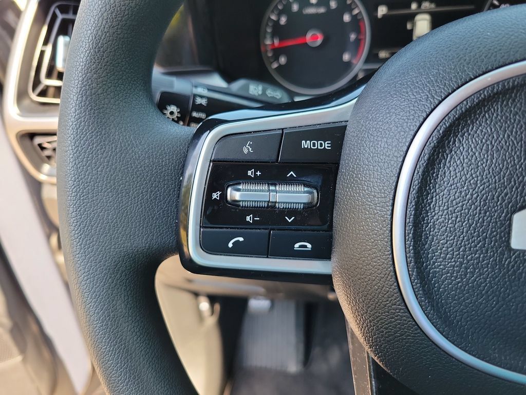 Used 2023 Kia Sorento LX FWD image 24