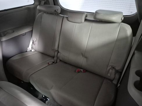 Used 2013 Toyota Sienna XLE image 26