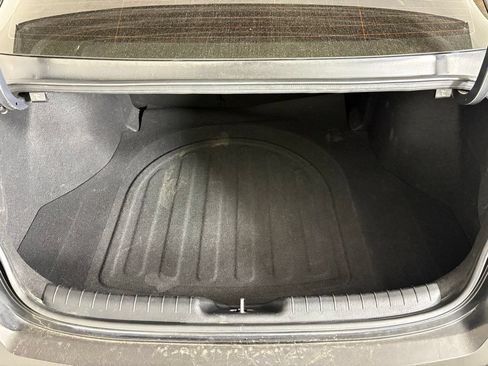 Used 2025 Hyundai Elantra Limited FWD image 18
