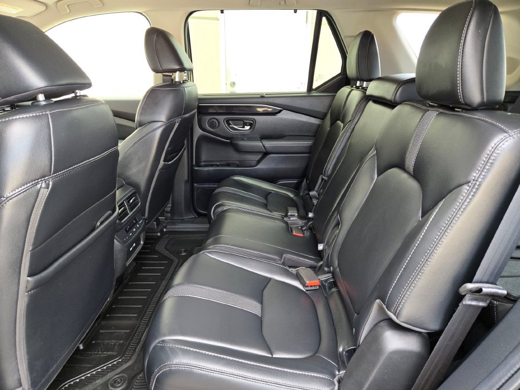 Used 2023 Honda Pilot Touring image 15