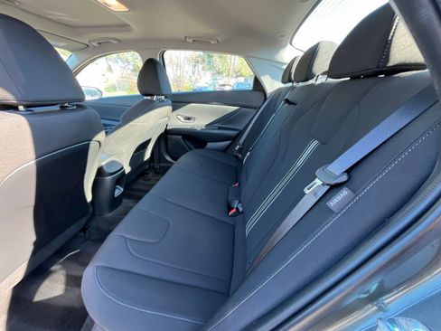 Used 2025 Hyundai Elantra SEL image 23