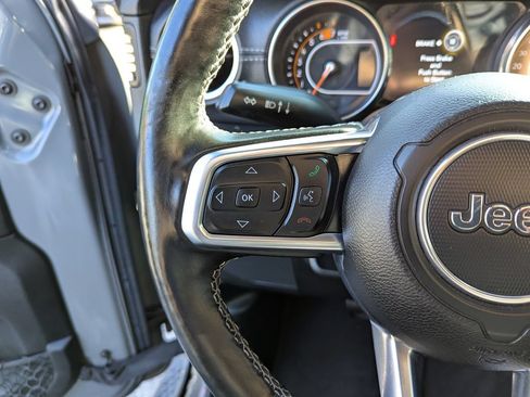 Used 2020 Jeep Wrangler Unlimited Sahara AWD/4WD image 15