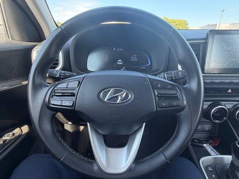 Used 2025 Hyundai Venue SEL FWD image 12