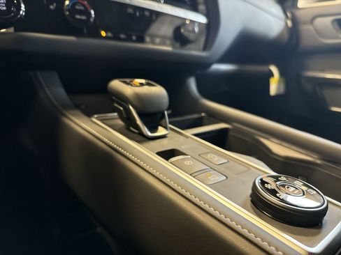 New 2026 Nissan Pathfinder SV image 18