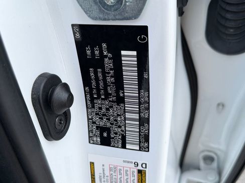 Used 2021 Lexus GX 460 Premium w/ Premium Package image 28