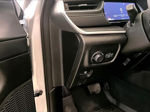Used 2023 Jeep Grand Cherokee L Laredo AWD/4WD image 31