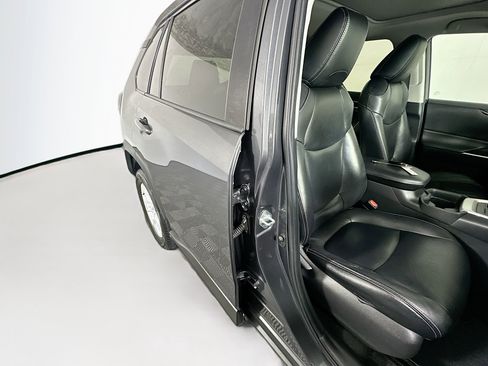 Used 2021 Toyota RAV4 XLE w/ Convenience Package FWD image 28