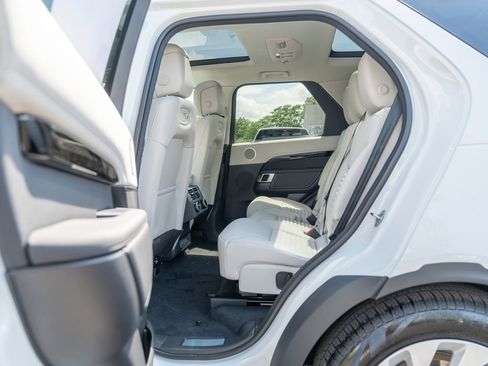 New 2025 Land Rover Discovery S image 20