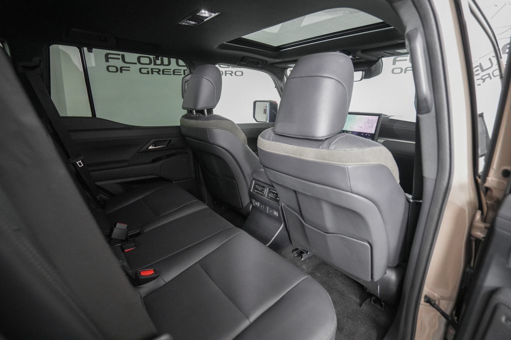Used 2024 Lexus GX 550 AWD/4WD image 18