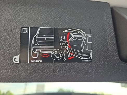 Used 2021 Volvo XC90 T6 Momentum image 97