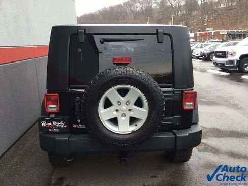 Used 2010 Jeep Wrangler Unlimited Sport image 9