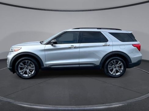 Used 2023 Ford Explorer XLT w/ Equipment Group 202A RWD image 15